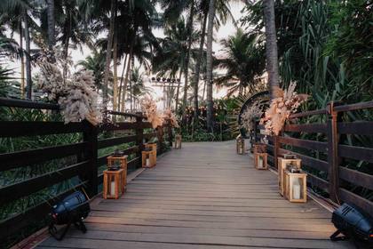 Aisle / Walkway — Wedding decor — Planet Hollywood